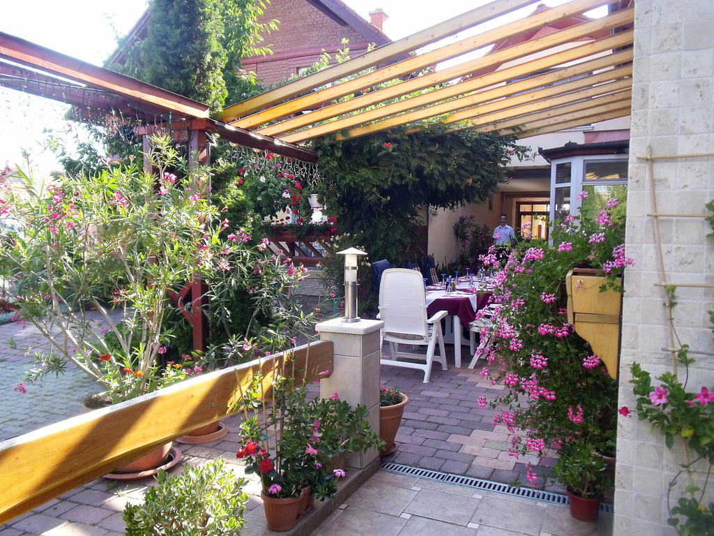 Angela Panzio Bed & Breakfast Berettyoujfalu Exterior photo
