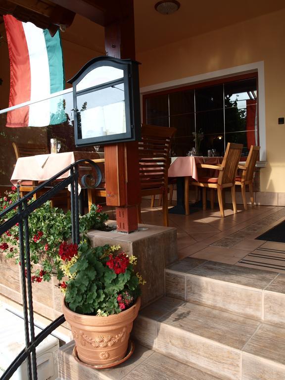 Angela Panzio Bed & Breakfast Berettyoujfalu Exterior photo